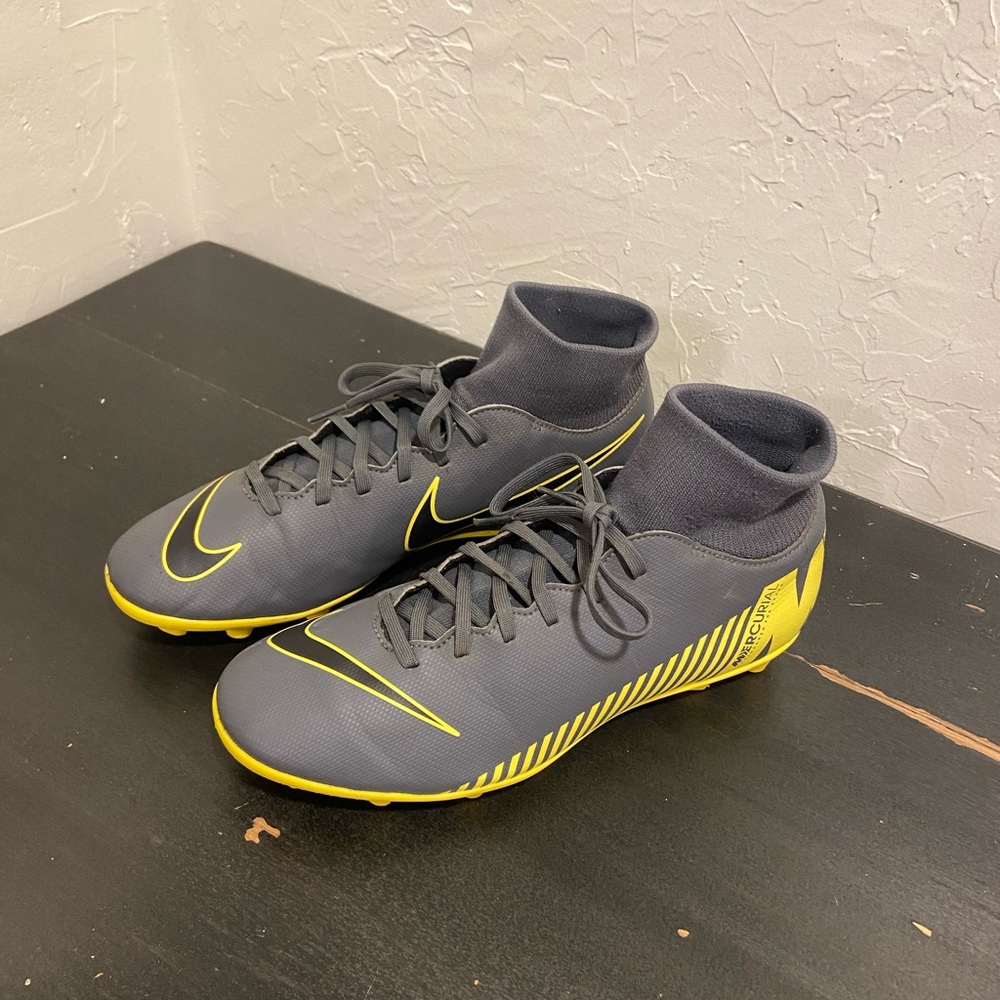 Nike Men’s Mercurial Superfly 6 Club Soccer Cleats
